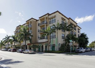 Hialeah Town Center in Hialeah, FL - Building Photo - Building Photo