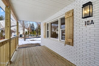 10 Derry Ln in Latham, NY - Building Photo - Building Photo