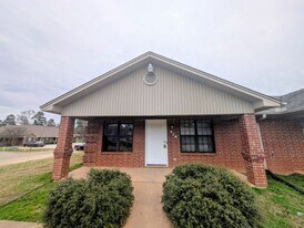 216 Apache Trail in Texarkana, TX - Building Photo