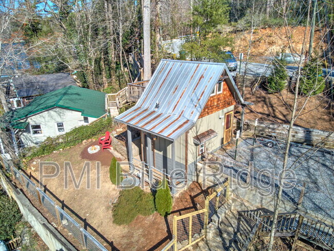 1942 Memorial Hwy in Lake Lure, NC - Building Photo - Building Photo