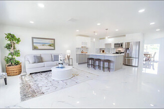 469 SW Duval Ave in Port St. Lucie, FL - Building Photo - Building Photo