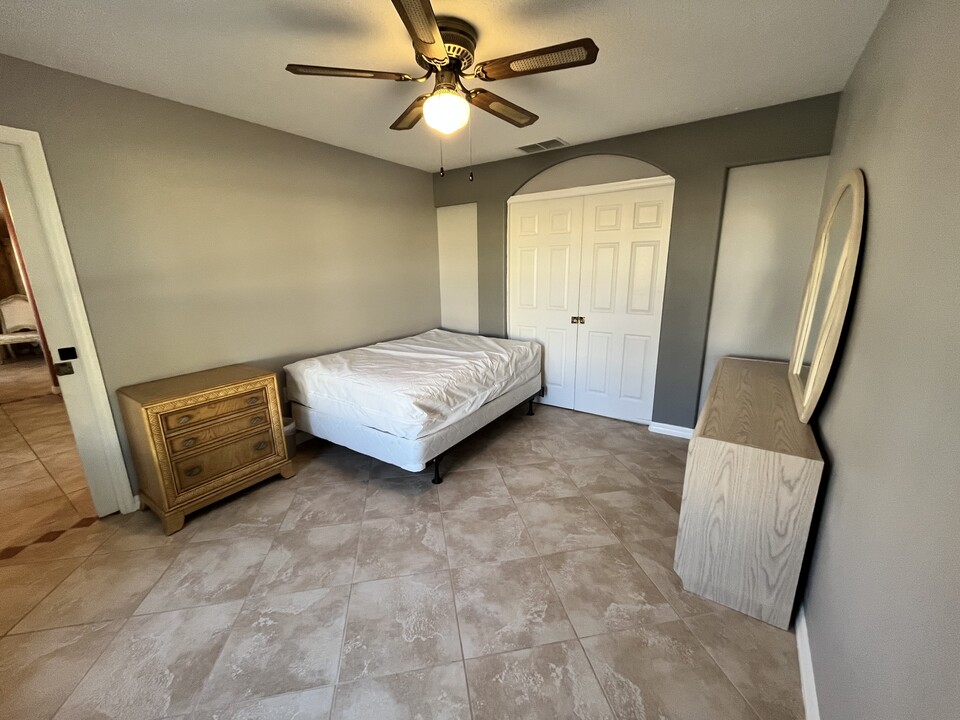 600 Bohannon Blvd, Unit Bedroom 02 in Orlando, FL - Foto de edificio