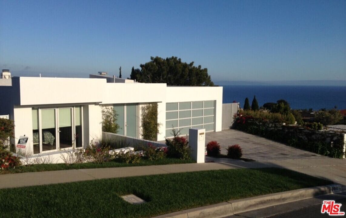 3440 Shoreheights Dr in Malibu, CA - Building Photo