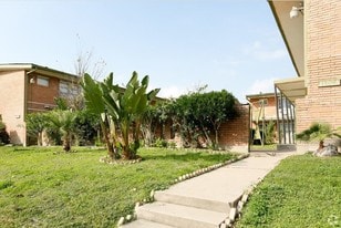 3834 Glen Arbor Dr in Houston, TX - Building Photo