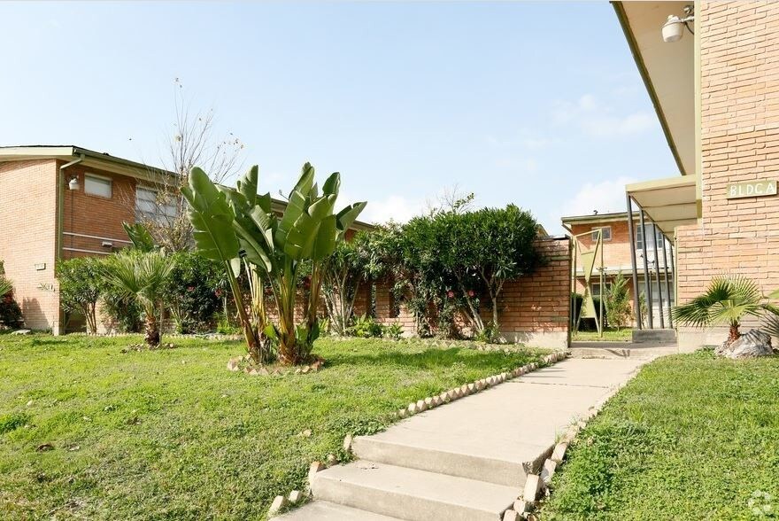3834 Glen Arbor Dr, Unit 1A in Houston, TX - Building Photo