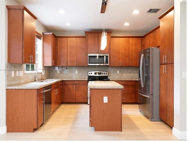 2028 SW 16th Ter in Fort Lauderdale, FL - Building Photo - Building Photo