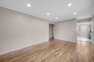 22 Heath Ln in East Northport, NY - Building Photo - Building Photo