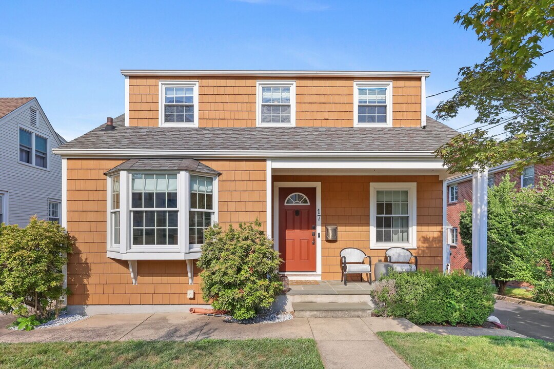 17 Auburn St in Norwalk, CT - Building Photo