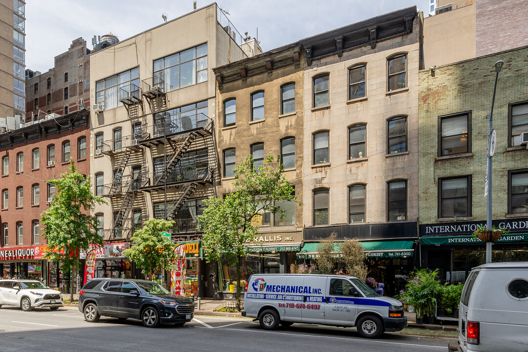 803 Avenue of the Americas in New York, NY - Building Photo