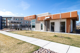 Academy Heights in Colorado Springs, CO - Foto de edificio - Building Photo