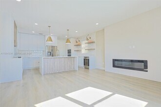 8800 NW 98th Ct in Doral, FL - Building Photo - Building Photo