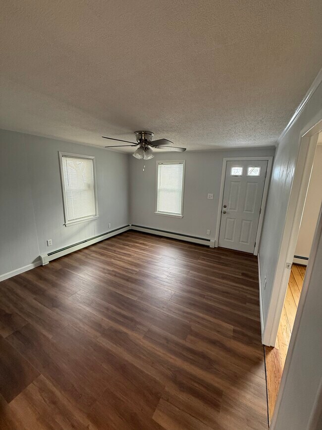 1027 Monmouth St in New Bedford, MA - Building Photo - Building Photo