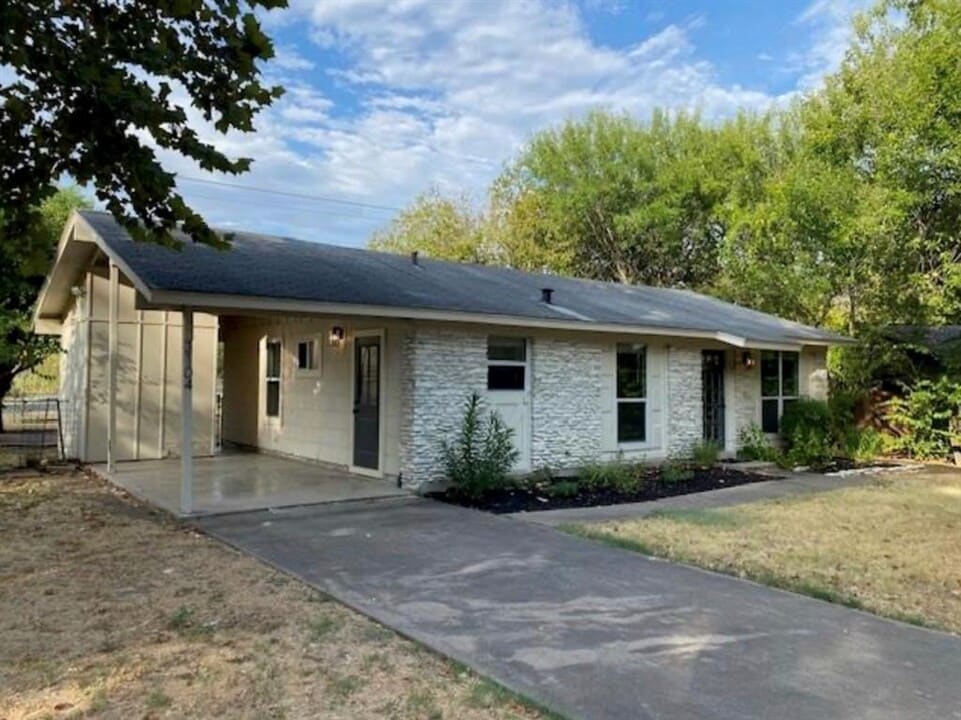 3104 Birdwood Cir in Austin, TX - Building Photo