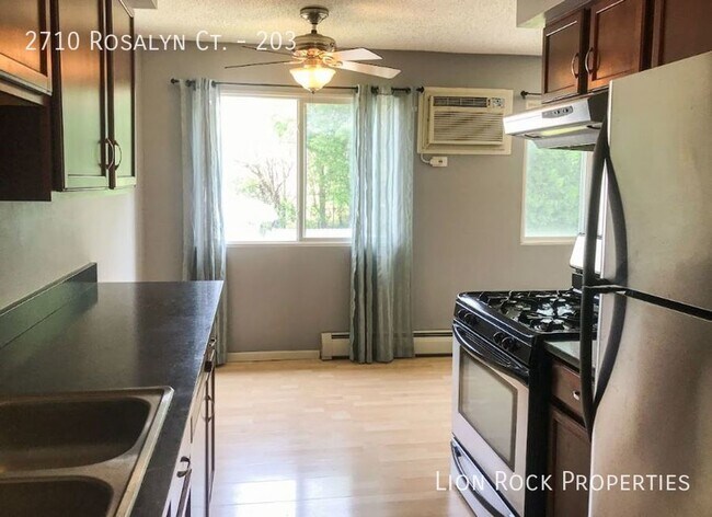 2710 Rosalyn Ct-Unit -203 in New Hope, MN - Building Photo - Building Photo