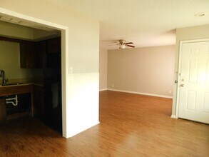 900 Sahara Ave in Austin, TX - Foto de edificio - Building Photo