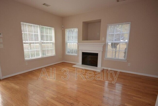 142 Brookview Dr in Riverdale, GA - Building Photo - Building Photo