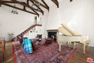 311 Amalfi Dr in Santa Monica, CA - Building Photo - Building Photo