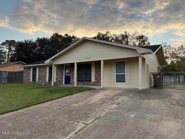 320 Springdale Cir in Biloxi, MS - Foto de edificio - Building Photo