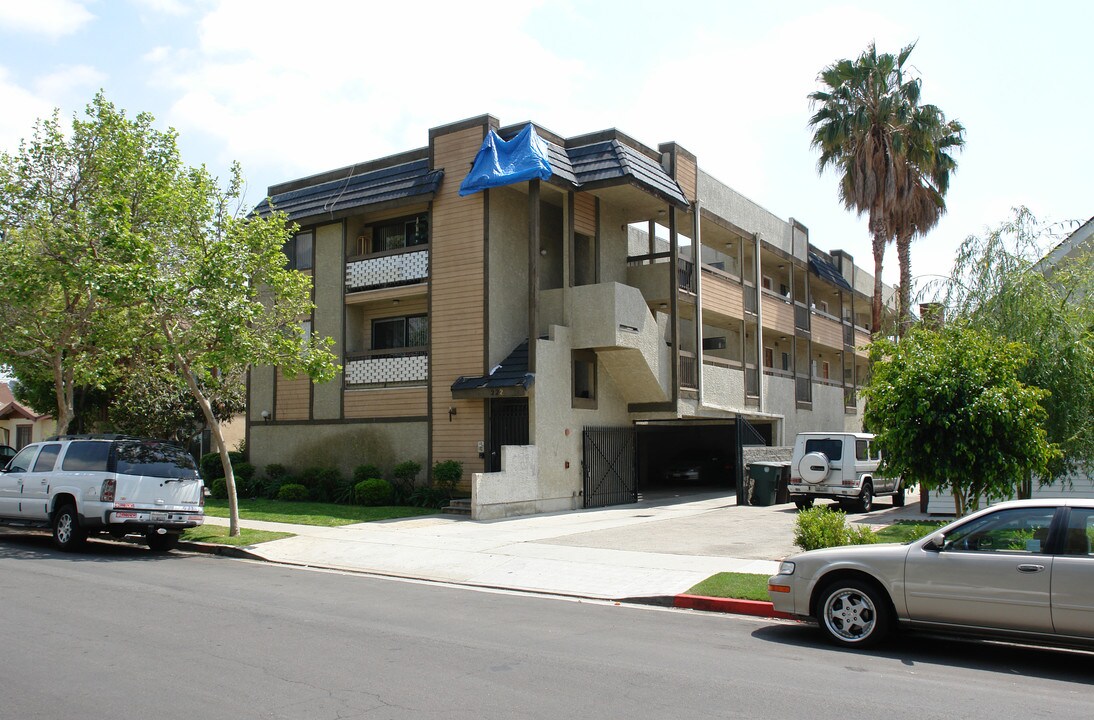 222 E Garfield St in Glendale, CA - Building Photo