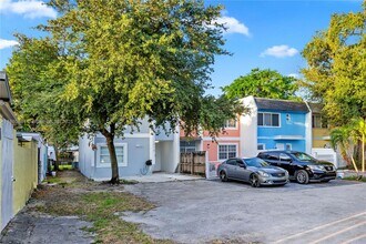 610 NW 11th St in Miami, FL - Foto de edificio - Building Photo