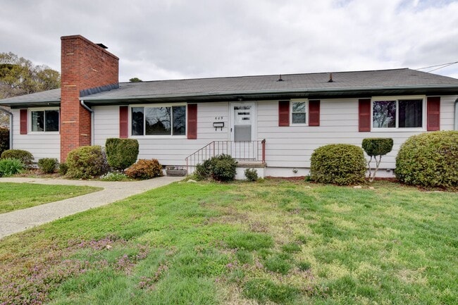 609 Birch Dr in Newport News, VA - Building Photo - Building Photo