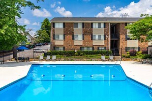 Duke Manor- Students save up to 10%! in Durham, NC - Building Photo