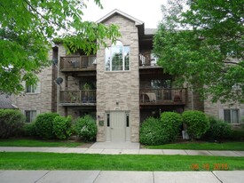 2861 Coral Ct, Unit 2001 in Coralville, IA - Building Photo
