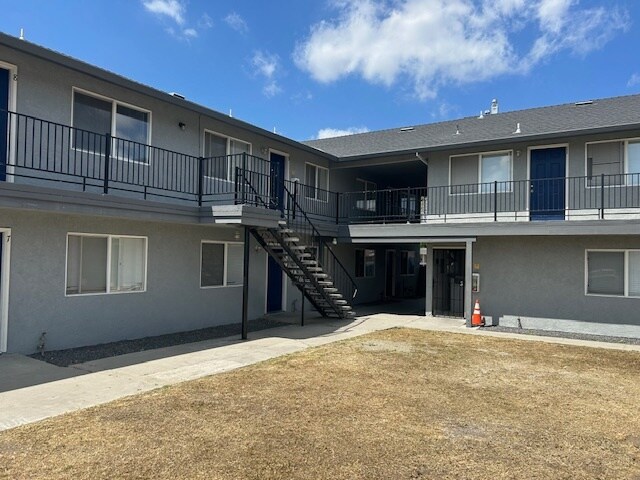 1956 Darrah St in Ceres, CA - Foto de edificio