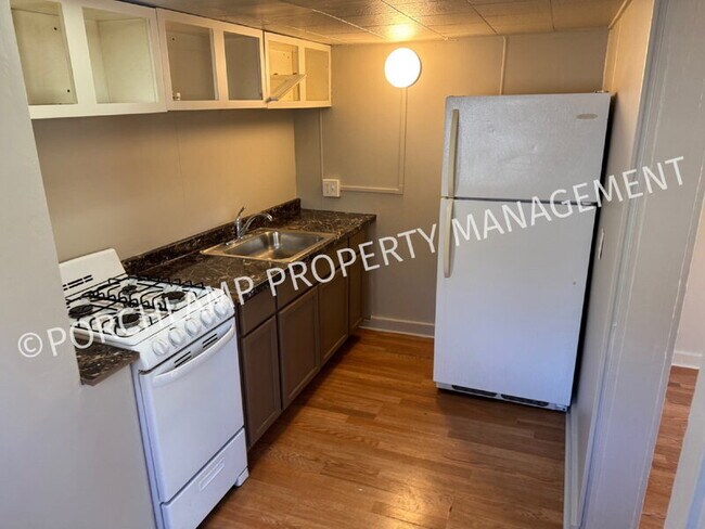 2051 Sisson St in Muskegon, MI - Building Photo - Building Photo