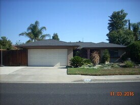 3675 Phillip Ave in Clovis, CA - Building Photo