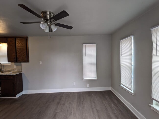 213 E Munson St, Unit B in Denison, TX - Building Photo - Building Photo