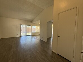 5035 N 70th Ave in Glendale, AZ - Building Photo - Building Photo