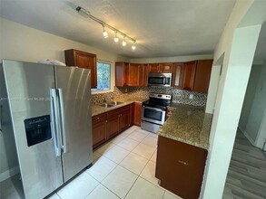 4896 SW 28th Terrace, Unit 506 in Fort Lauderdale, FL - Building Photo - Building Photo