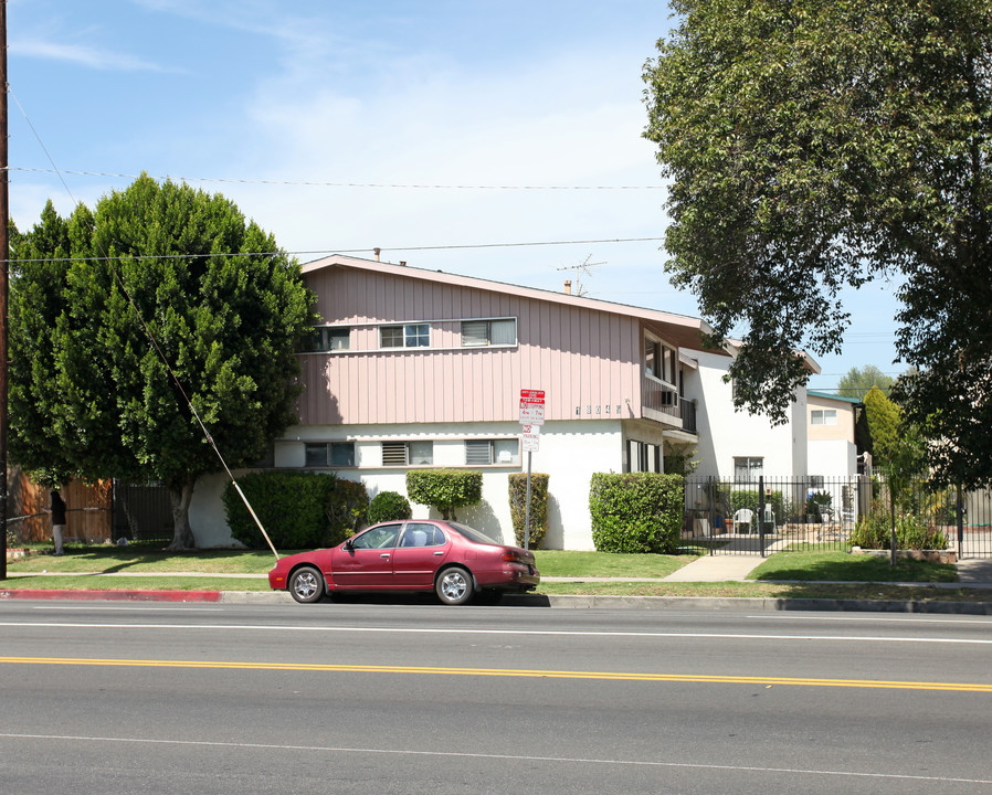 18049 Roscoe Blvd in Northridge, CA - Building Photo