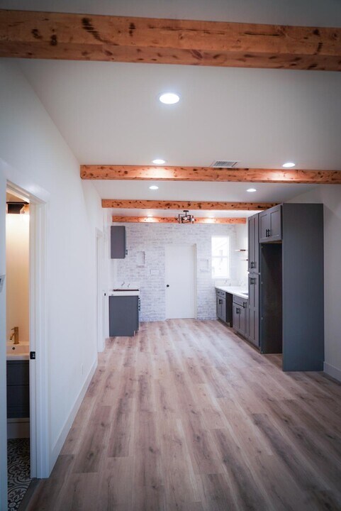 156 S Pecan St in Los Angeles, CA - Foto de edificio