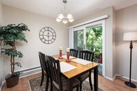 720 Maple Ave photo'