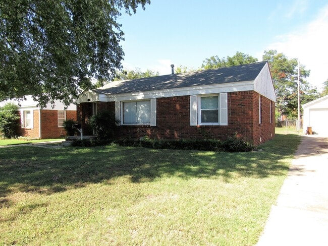 111 E Marshall Dr in Midwest City, OK - Building Photo - Building Photo