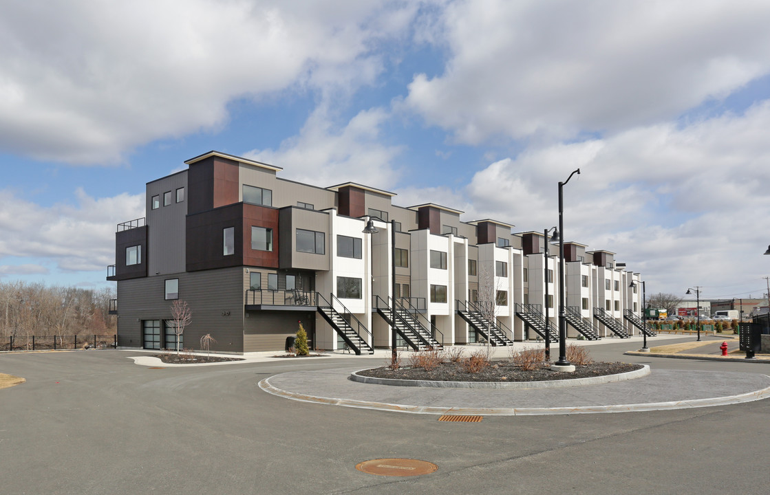 The Waterfront Townhomes in Schenectady, NY - Foto de edificio