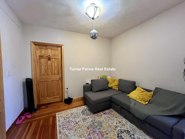 27 Princeton St, Unit 2 in Medford, MA - Building Photo - Building Photo