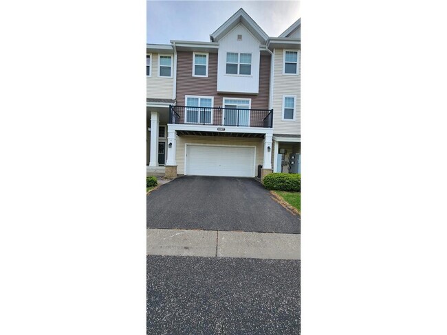 property at 11917 Emery Village Dr N