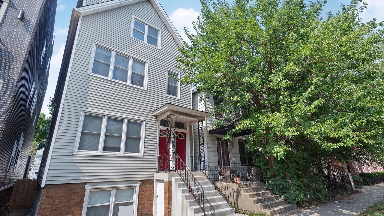 2636 N Ashland Ave in Chicago, IL - Building Photo
