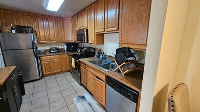 1737 Bayview Heights Dr, Unit 41 in San Diego, CA - Building Photo - Building Photo