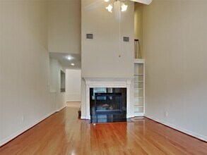 1127 Enclave Square E in Houston, TX - Building Photo - Building Photo