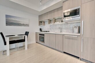 87 Nelson St., Unit SI ID1438679P in Vancouver, BC - Building Photo - Building Photo