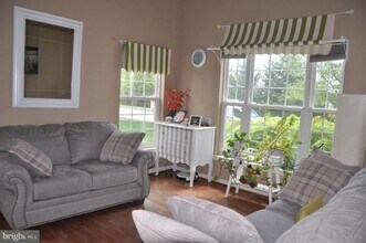 38 Madison Way in Downingtown, PA - Building Photo - Building Photo
