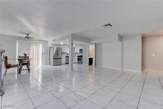 6101 Crockery St in Las Vegas, NV - Building Photo - Building Photo