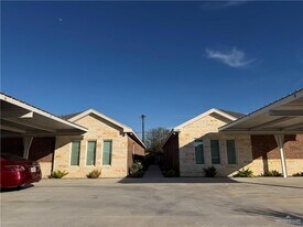 2206 N Hester St, Unit 2 in Edinburg, TX - Building Photo