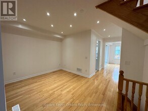 34 Vanderpool Cres in Brampton, ON - Building Photo - Building Photo