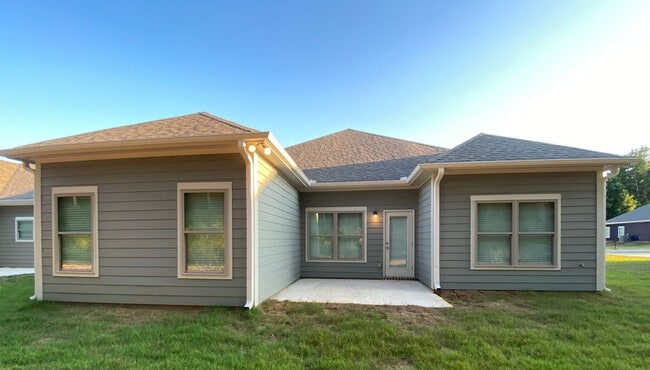 225 Avalon Wy in Clanton, AL - Building Photo - Building Photo