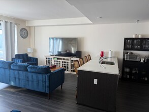 360 S Market St in San Jose, CA - Building Photo - Building Photo